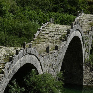 Triple arched bridge at Kipi